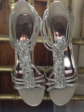 NATASHAR 3 1/2 INCH HEEL SPARKLE SANDEL SIZE 7